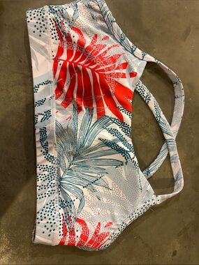 Tier active sports bra Tropical Print Sports Bra - Red & Teal Leaf Design